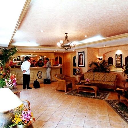 Villa Margarita Hotel Davao Екстер'єр фото