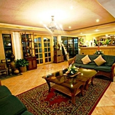 Villa Margarita Hotel Davao Екстер'єр фото
