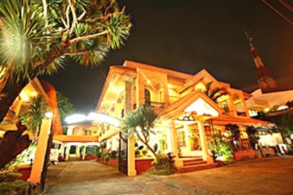 Villa Margarita Hotel Davao Екстер'єр фото