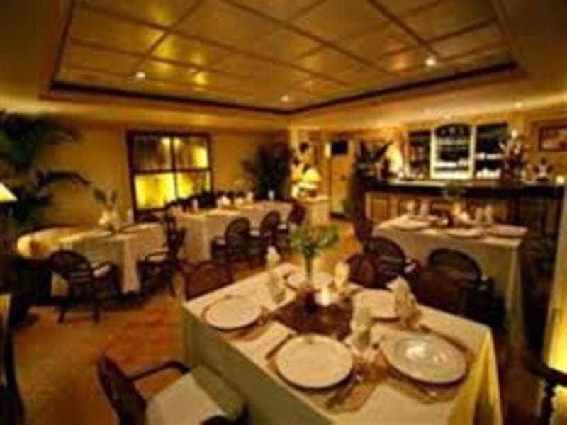 Villa Margarita Hotel Davao Екстер'єр фото