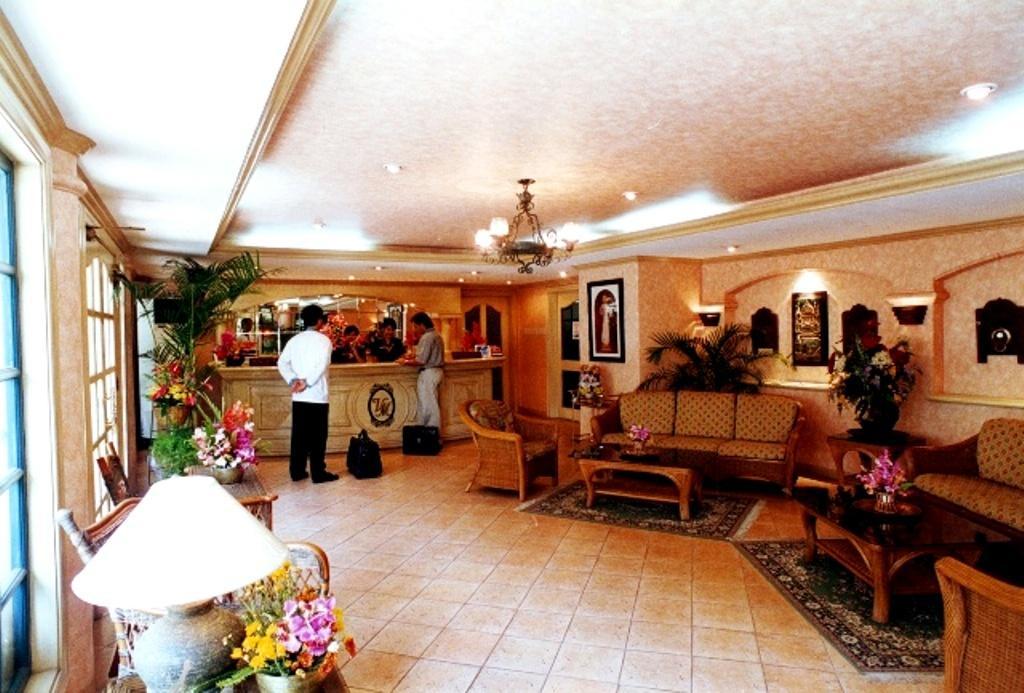 Villa Margarita Hotel Davao Екстер'єр фото