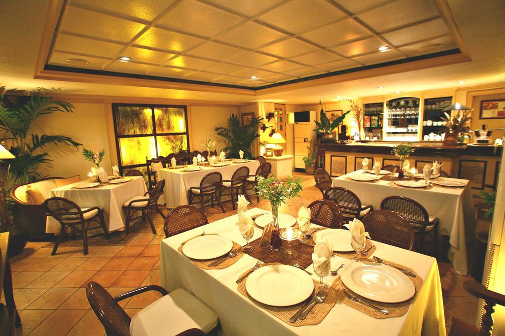 Villa Margarita Hotel Davao Екстер'єр фото